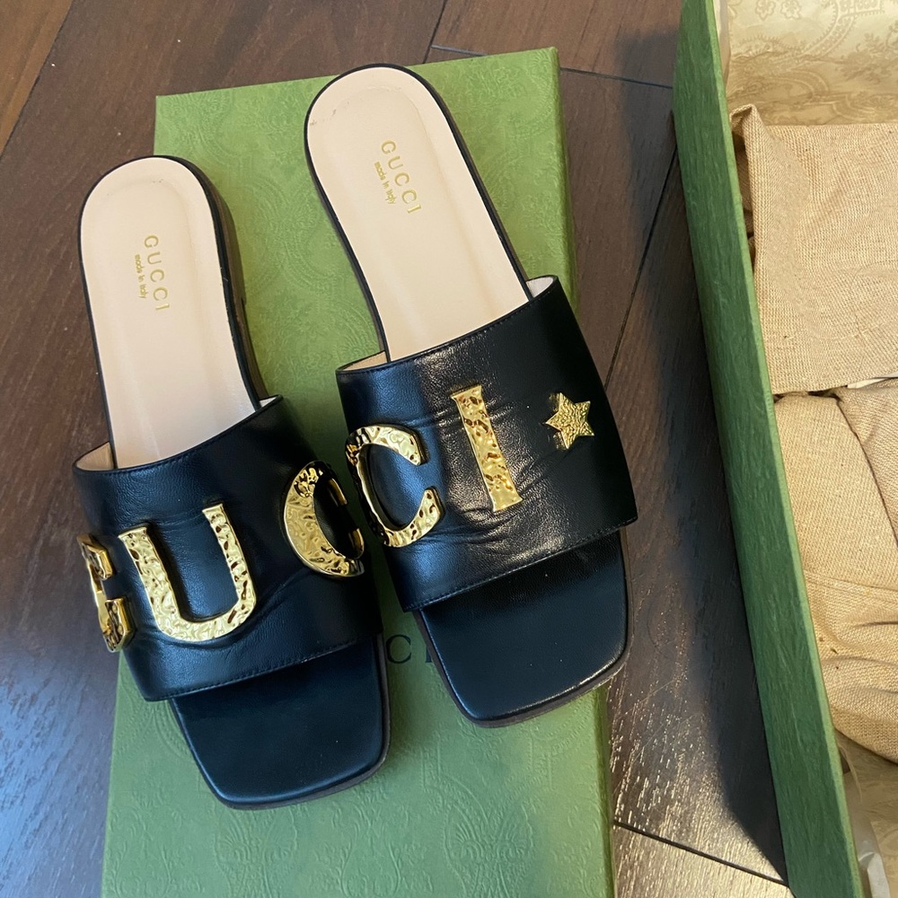 Gucci black leather gold 37.5 sandals shoes hardware women